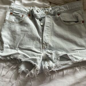 Levis 501 Light Wash Jean Short size 29